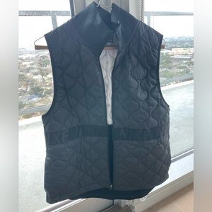 Nike Running Vest. Very thin and warm. Perfect condition.